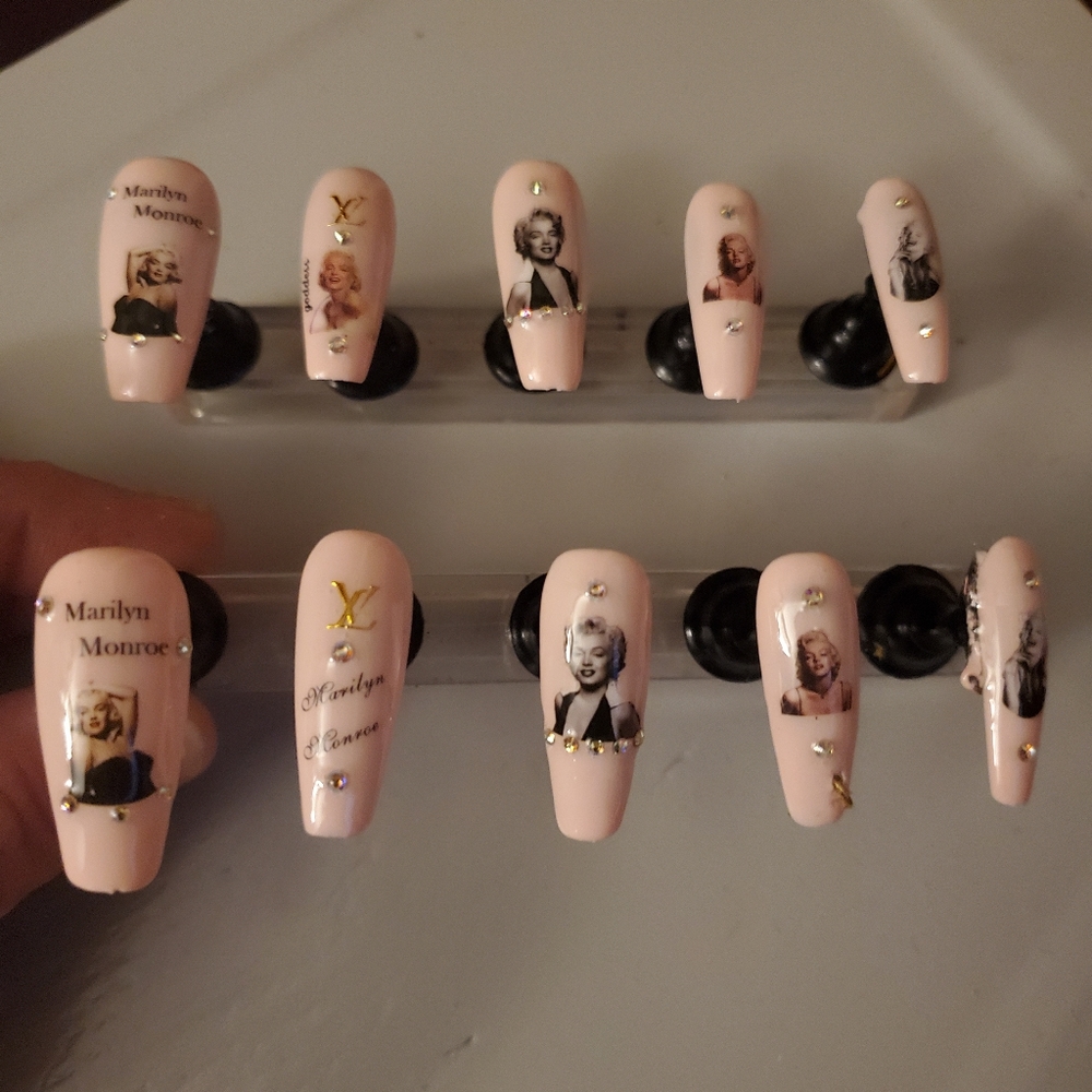 Nails 💅 - Picture 2 of 4